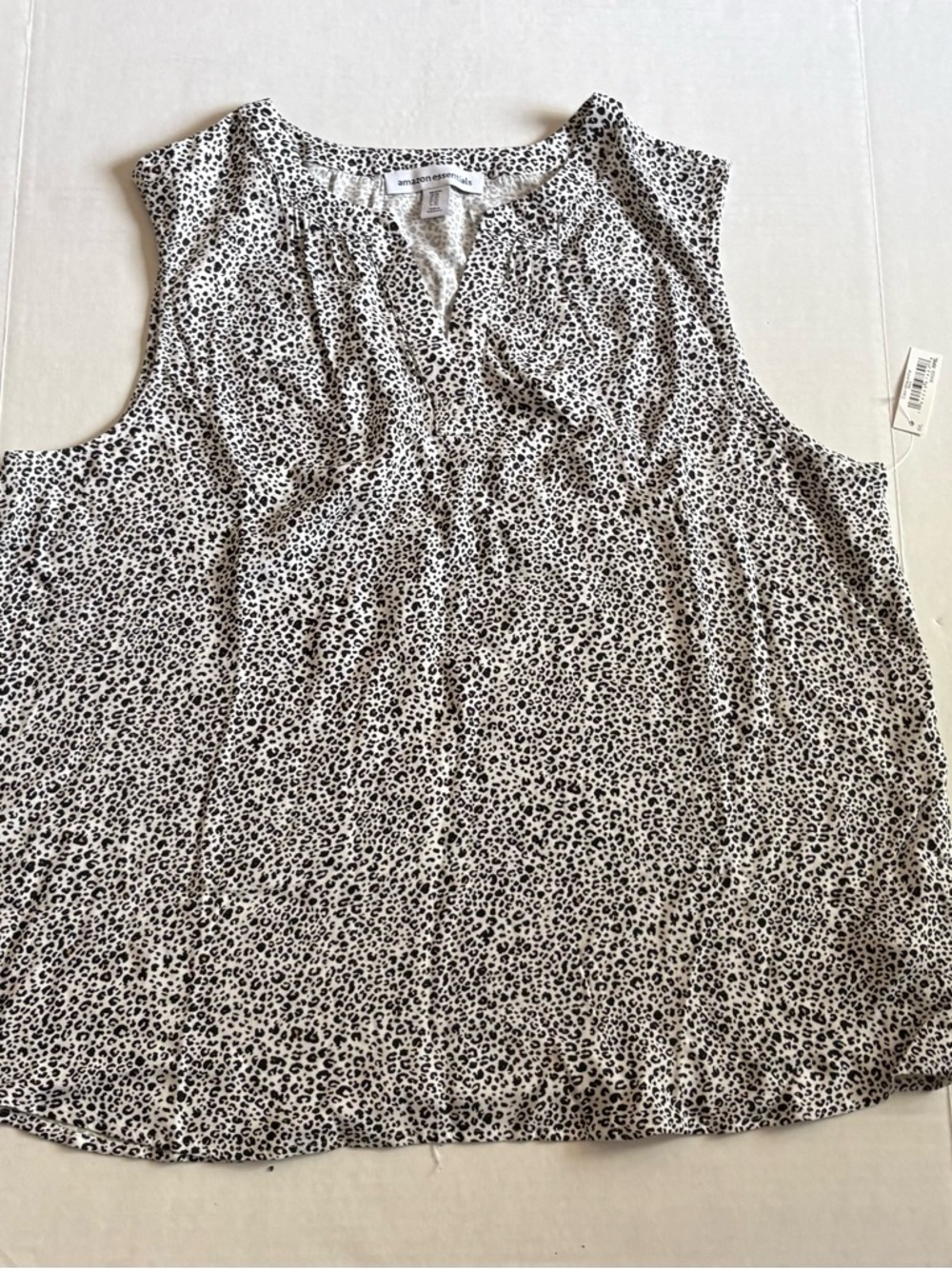 Amazon Essentials Women's Black and White Sleeveless Animal-Print Camisole